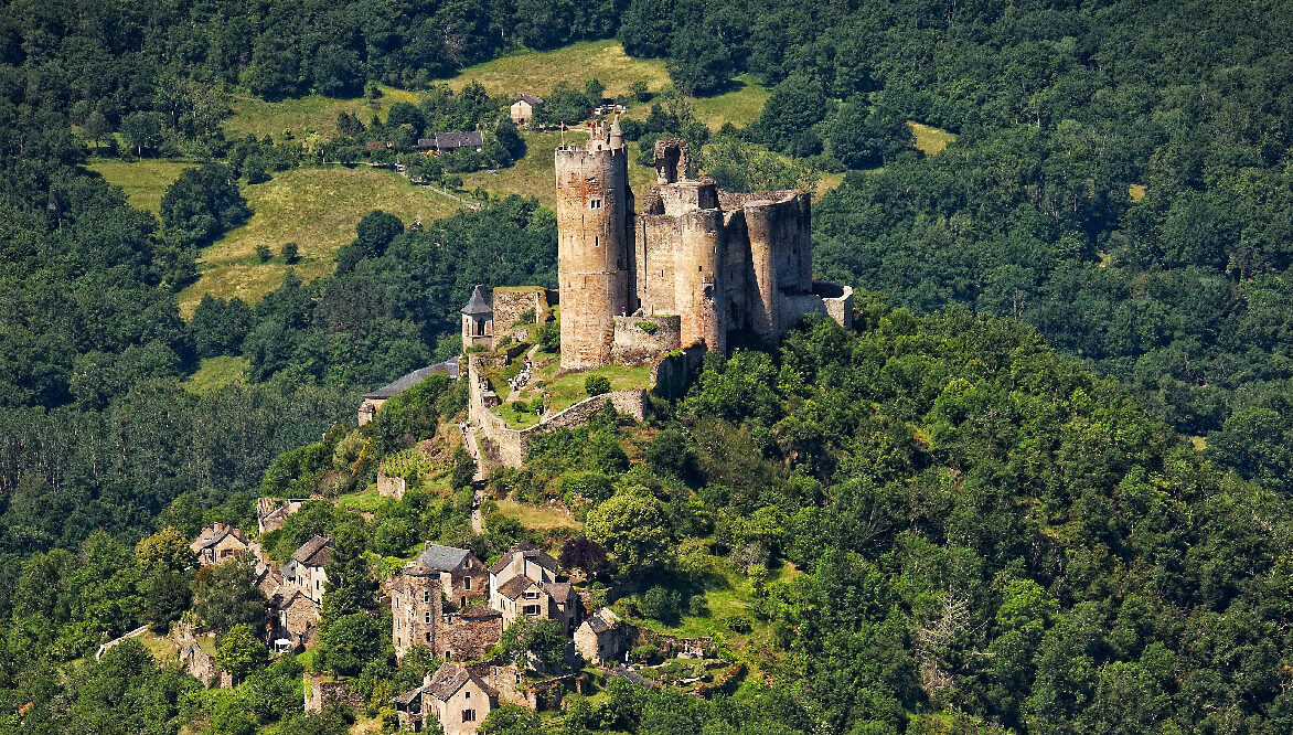 Village-de-Najac-Aveyron-France-vue-aerienne-Copyright-Ville-de-Najac.jpg